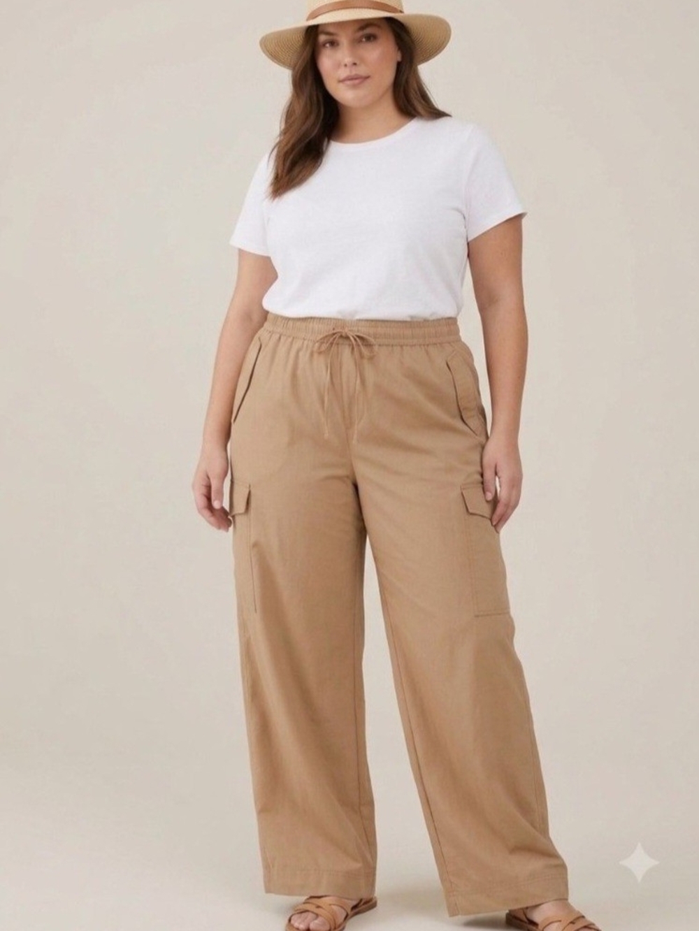 Old Navy Women's Wide-Leg Cargo Pants in Tan. Size XL